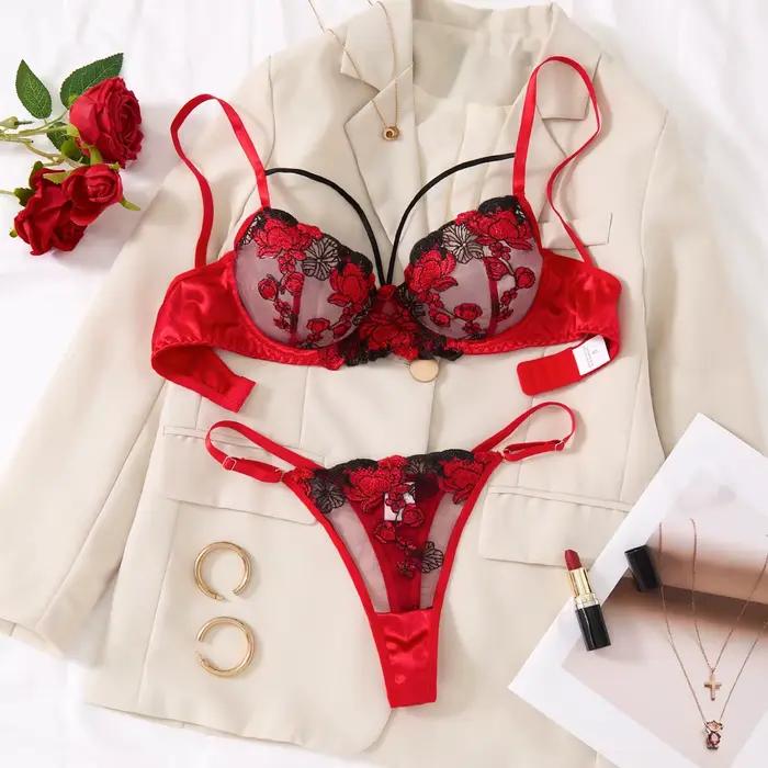 Ensemble de lingerie rouge sexy, comprenant un soutien-gorge et des culottes à motifs marguerites, a