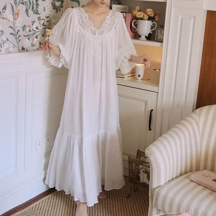 Chemise de nuit féminine en dentelle romantique coupe ample style féerique, longue, blanche, rétro, 
