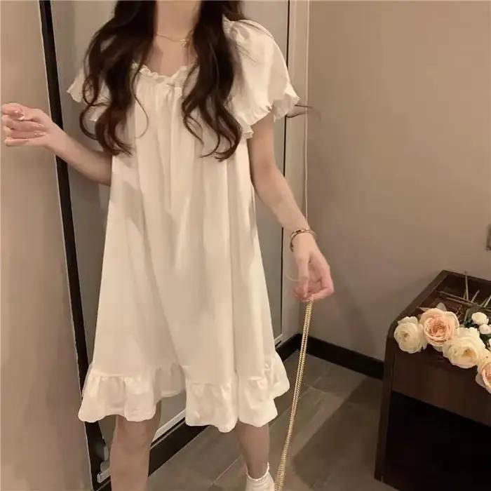 Chemise de nuit blanche à manches courtes pour femmes, vêtements de salon d'été, col carré à volants