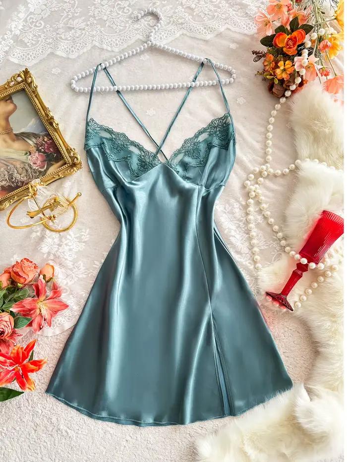 Nouvelle chemise de nuit sexy en dentelle pour femme avec bretelles croisées, col en V et fente laté