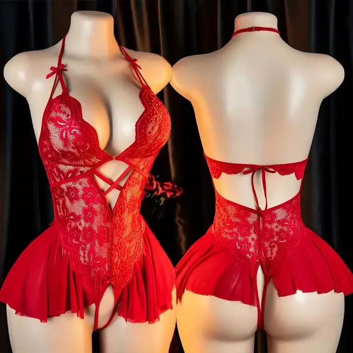 Lingerie délicate rose avec jupe ourlet boucle avant soutien-gorge et culotte ensemble sans entrejam