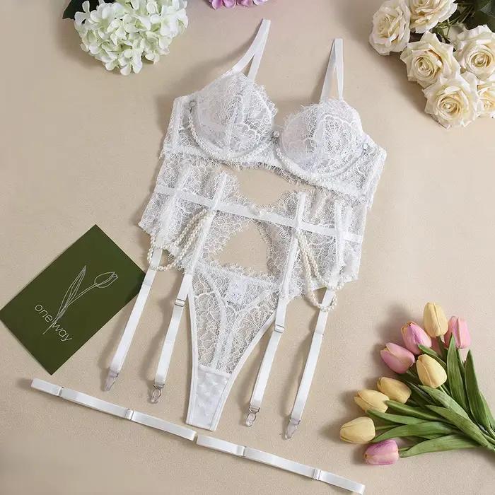 Lingerie féminine avec embellissements en perles, soutien-gorge en dentelle unie avec dentelle trans