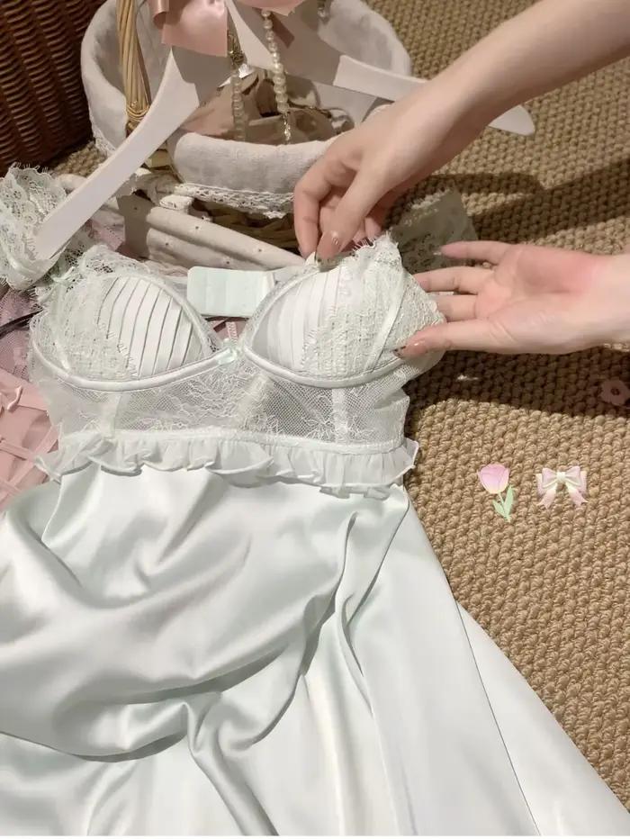 Mäkká nočná košeľa s vankúšikmi na prsia pre ženy