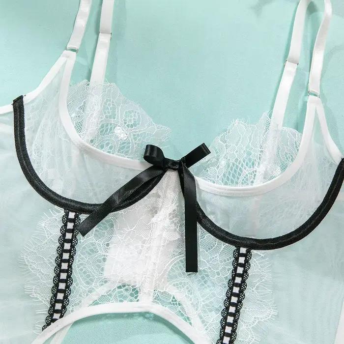 Biela čipkovaná lingerie sada s mini sukňou