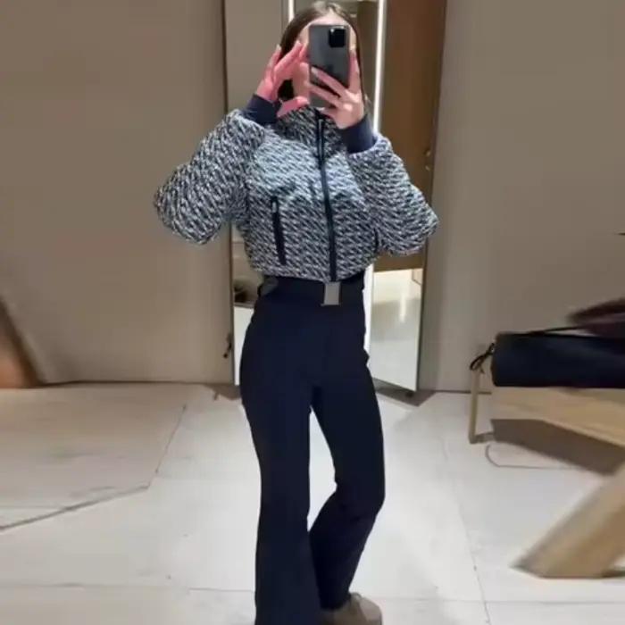 Módna prešívaná kombinéza