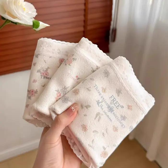 Culotte en coton et élasthanne avec dentelle et motif floral pour femmes occassions spéciales lingerie romantique et féminine