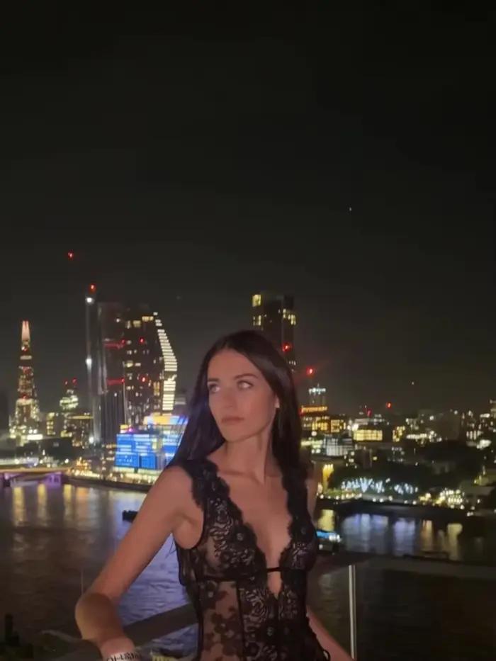 Nová Štýlová Dámska Kombinéza z Priesvitnej Čipky