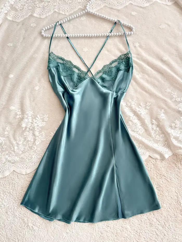 Nouvelle chemise de nuit sexy en dentelle pour femme avec bretelles croisées, col en V et fente latérale, idéale pour la maison et les soirées