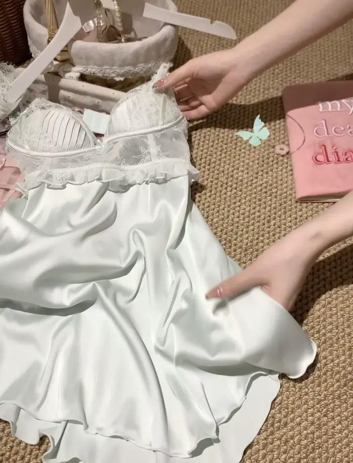 Mäkká nočná košeľa s vankúšikmi na prsia pre ženy