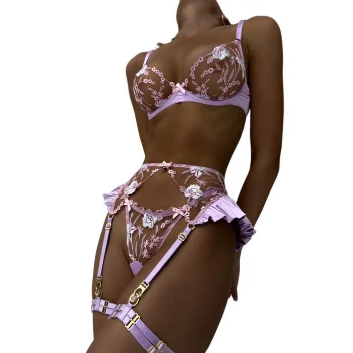 Ensemble de lingerie 3 pièces en dentelle brodée florale lilas, soutien-gorge transparent, porte-jarretelles, string à volants, sous-vêtements sexy pour femmes