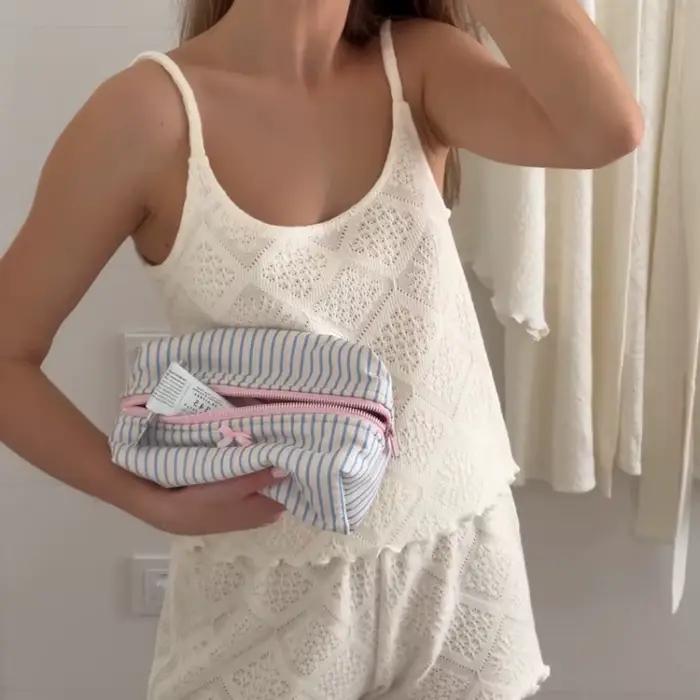 Ensemble pyjama tricoté et crocheté 2026 pour femme – Haut à fines bretelles ajouré et short – Tenue d'été légère pour la maison et le repos