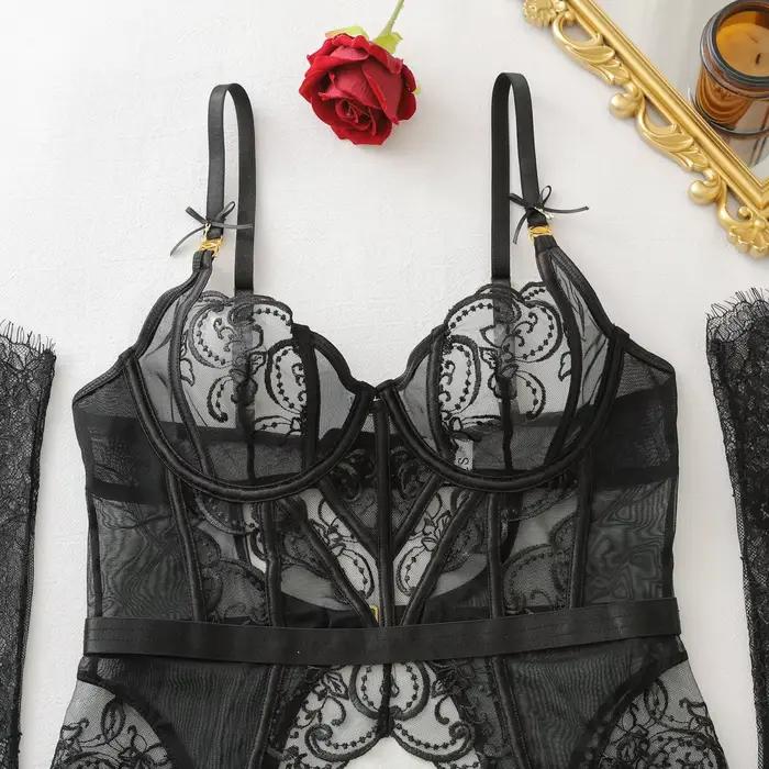 Ensemble de lingerie de luxe transparente 4 pièces avec corset long en maille brodée, porte-jarretelles, culotte, jarretières et gants en dentelle à cils