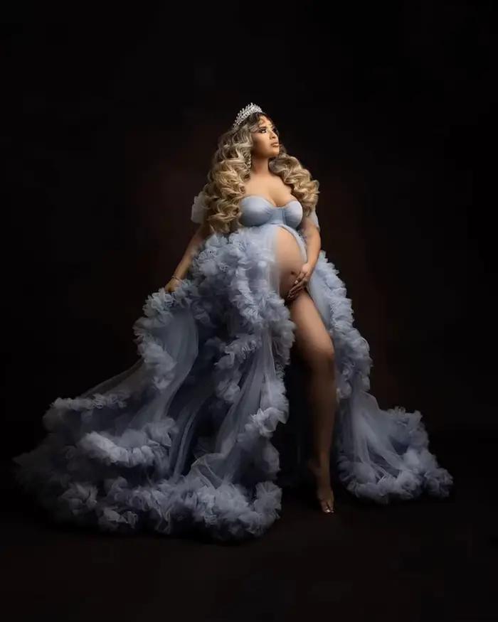 Robe tutu de maternité pour séance photo – Tissu en tulle transparent avec fente haute sur le devant, détails à volants et silhouette fluide.Lingerie