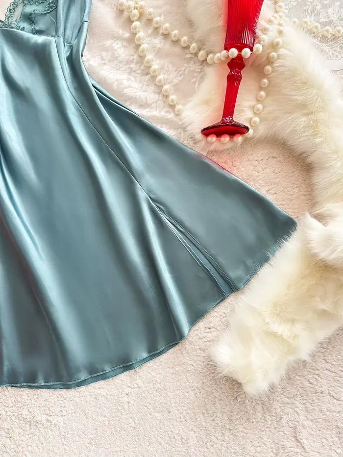 Nouvelle chemise de nuit sexy en dentelle pour femme avec bretelles croisées, col en V et fente latérale, idéale pour la maison et les soirées