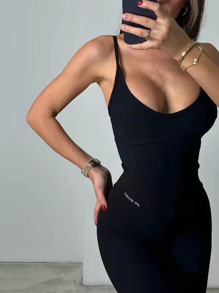 Jednofarebné sexi body s nízkym strihom