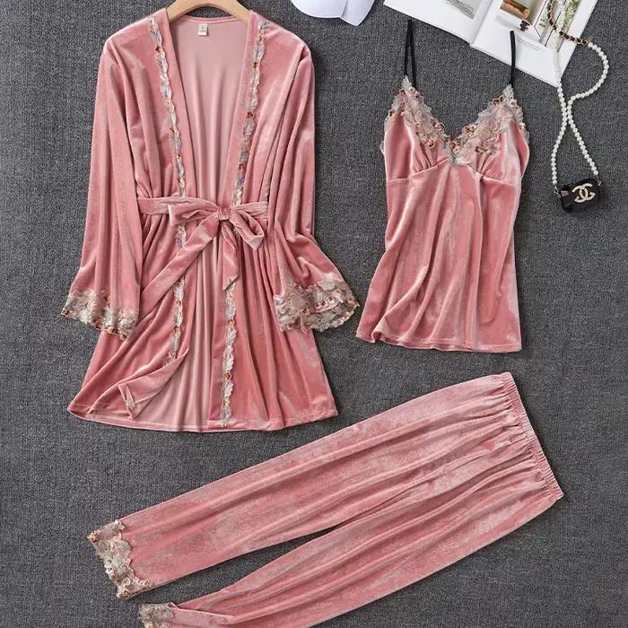 Nový zamatový pyžamový kostým pre ženy 3-dielny súbor nočná košeľa nočné oblečenie dámske zimné zamatové teplé čipky Flower Kimono župan šaty 2025