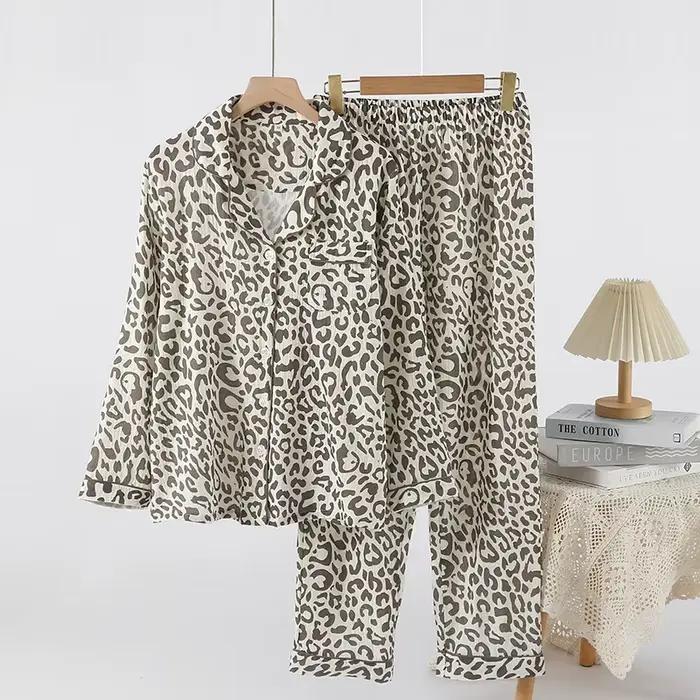Dámske pyžamo s leopardím vzorom