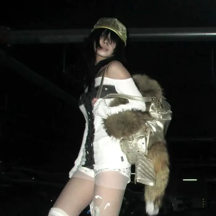 Tričko Karrcat Trashy Y2k s potlačou kovového kríža