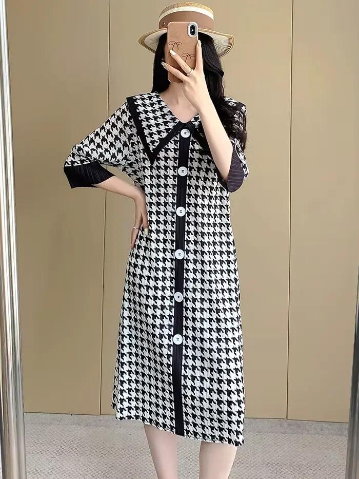 Miyake – retro károvaná skladaná šaty pre ženy