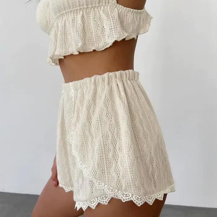 Ensemble de vêtements de nuit pour femmes, haut caraco sexy avec bords en dentelle, détails découpés et shorts, vêtements de détente pour femmes
