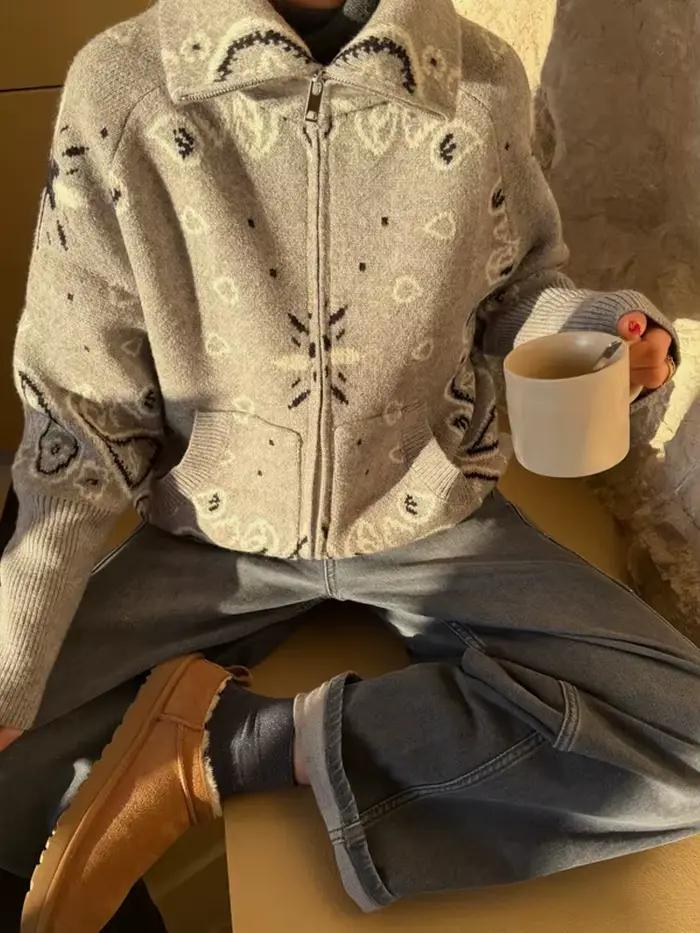 Dámsky vintage žakárový pletený kardigán so stojačikom