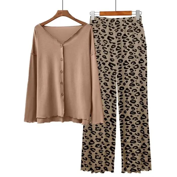 Dámske pyžamo s leopardím vzorom
