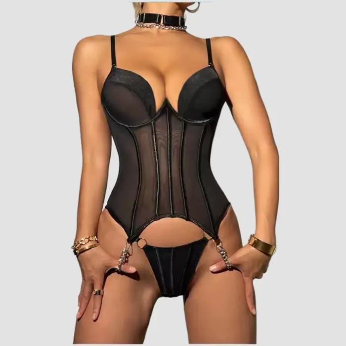 Lingerie fantaisie, lingerie féminine sexy, lingerie charmante, ensemble de lingerie avec des détails de chaîne transparente séduisants et un dos à lacets