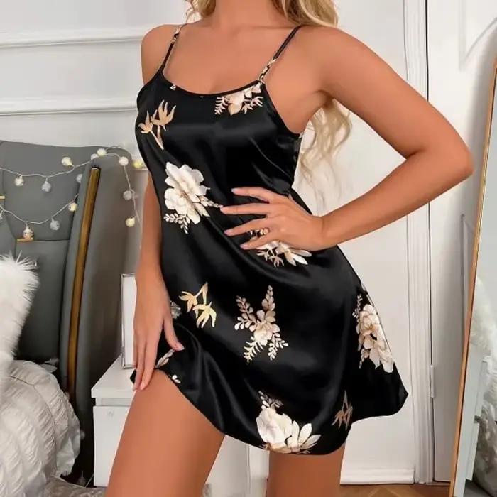 Sexi nočná košeľa s čiernym kvetinovým vzorom pre ženy