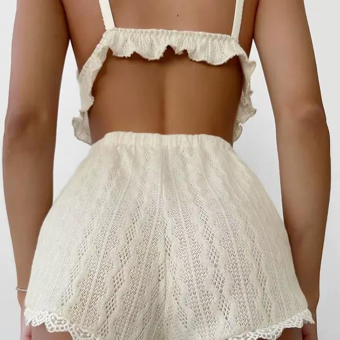 Ensemble de vêtements de nuit pour femmes, haut caraco sexy avec bords en dentelle, détails découpés et shorts, vêtements de détente pour femmes