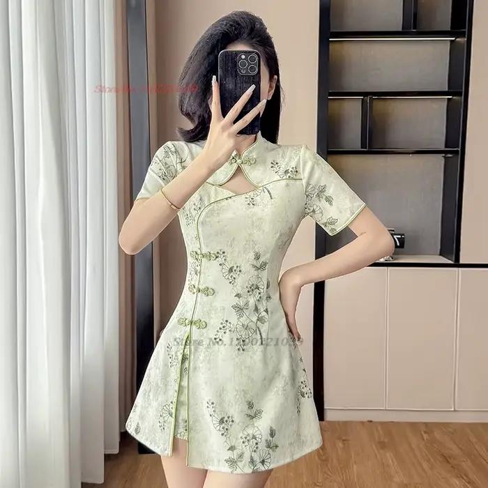 Vylepšené čínske diskotékové šaty qipao sexy cheongsam s kvetinovou potlačou národné