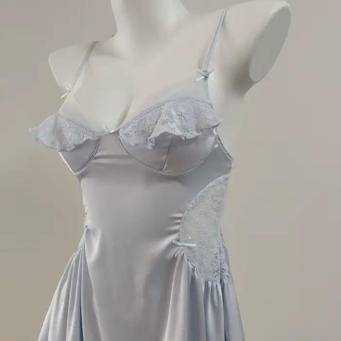 Light Bue chemises de nuit 2025 nouveau pyjama Sexy chemises de nuit pour femmes mince dentelle creuse glace soie plis mince mince bretelles chemise de nuit