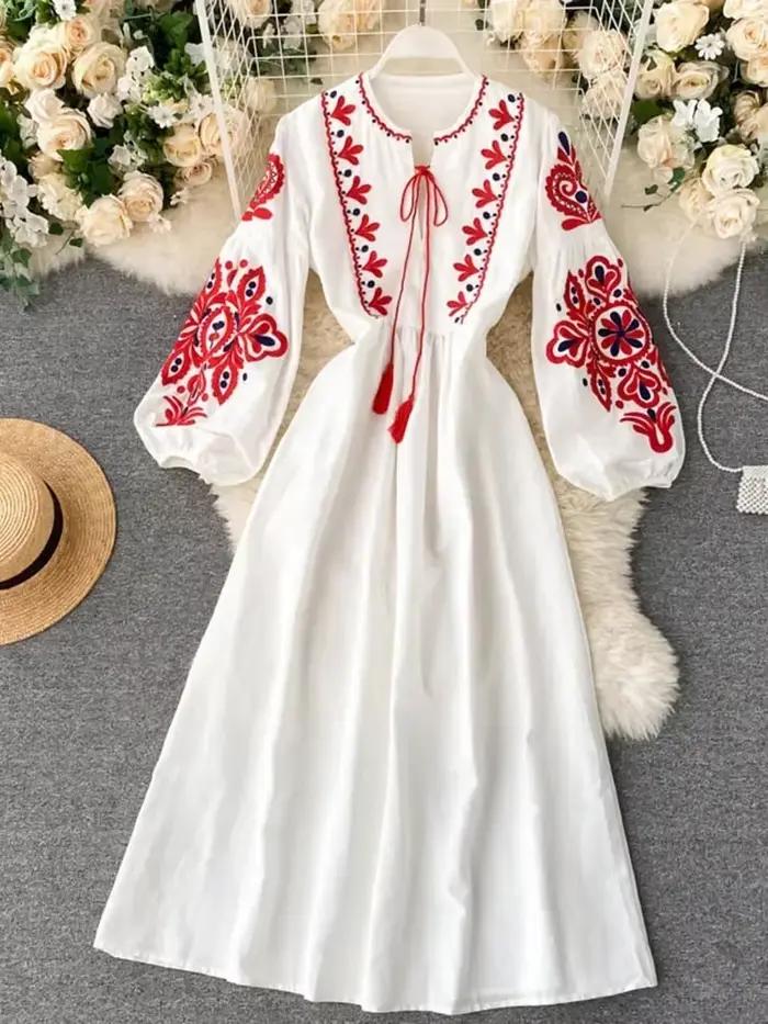 Robe bohème brodée avec manches lanternes pour femmes, élégante et versatile, idéale pour les occasions spéciales et le quotidien