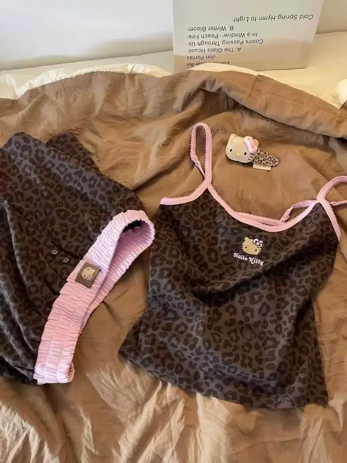 Pyjama sans manches Hello Kitty léopard design animé féminin été détente maison occasions spéciales