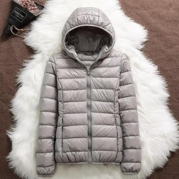Manteau léger en nylon pour femmes avec capuche et duvet de canard blanc pour l'automne et l'hiver style bureau élégant à offrir