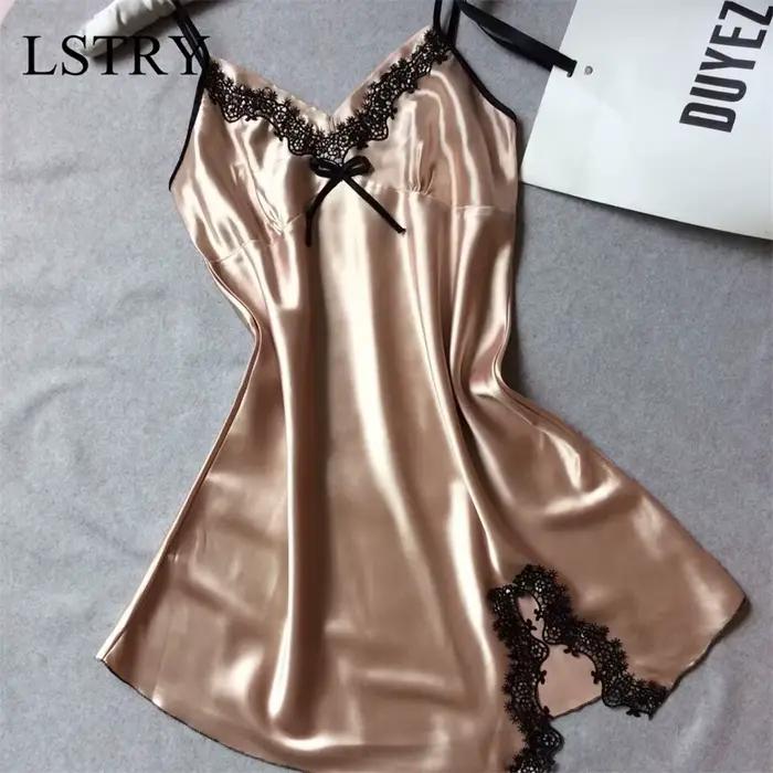 Robe de nuit en soie élégante et sexy avec détails en dentelle pour femmes, idéale pour les occasions spéciales et le confort nocturne