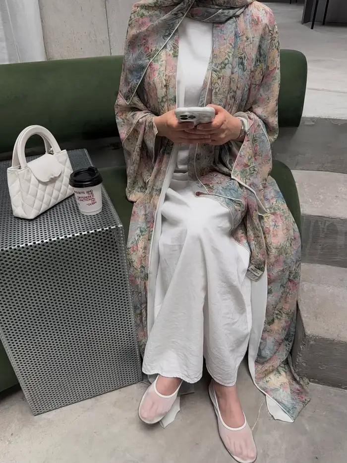 Elegantný tradičný arabský cardigan z Blízkeho východu