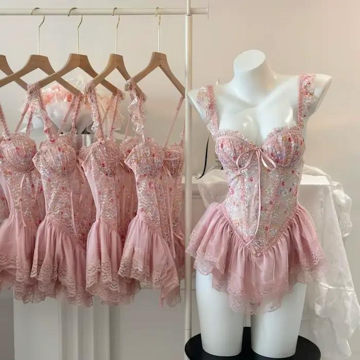 Jemná a elegantná nočná košeľa z čipky
