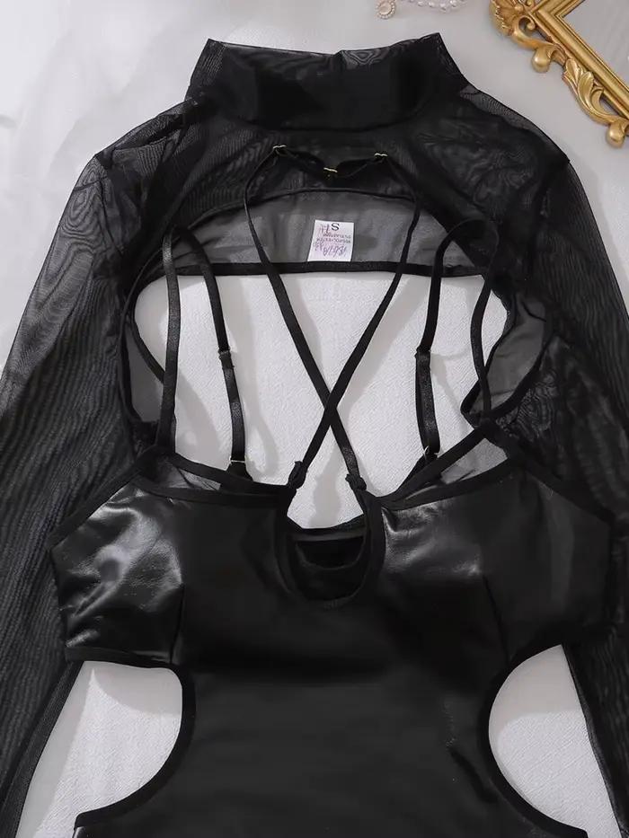 Ensemble de lingerie femme 2026 en cuir patchwork, body à fines bretelles, jupe transparente à fente haute avec anneaux de jambe, collier ras du cou, tenue 4 pièces