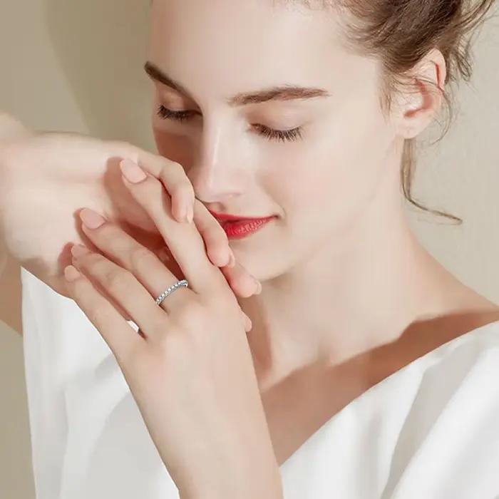 Moissanitový prsteň z rýdzeho striebra 925 a masívneho bieleho zlata 18k