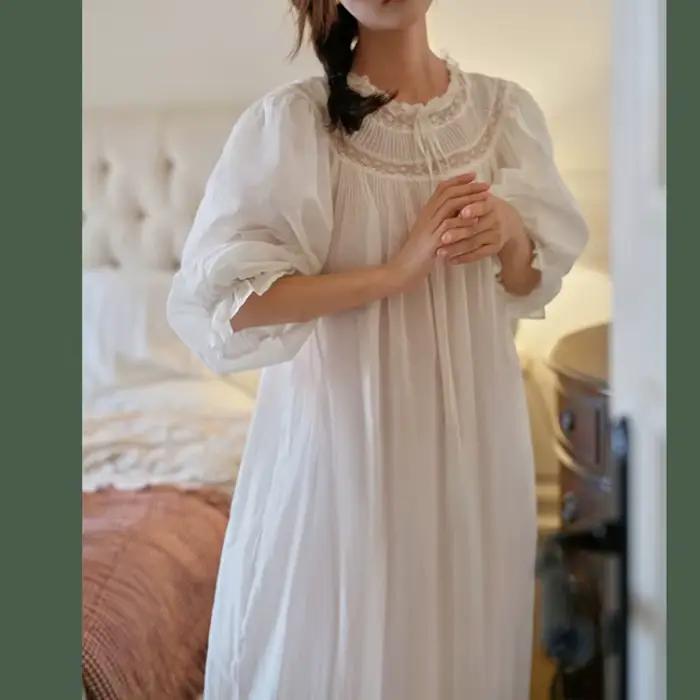 Chemise de nuit en coton 100% élégante avec dentelle princess Victoria pour femmes, longueur cheville, idéale pour les nuits printanières et les occasions spéciales ``` 请注意，上述代码严格遵循了