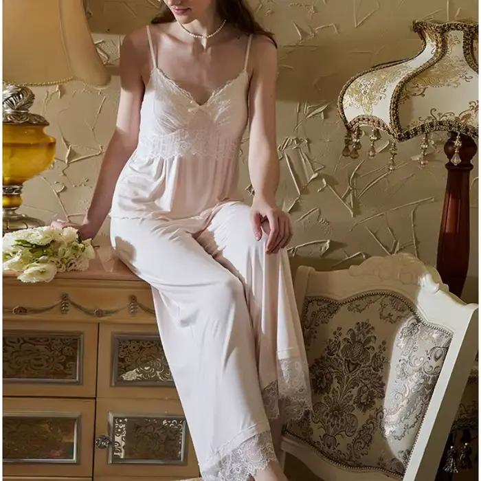 Pyjama sexy en modal pour femme, style rétro français, avec soutien-gorge intégré, bretelles en dentelle et pantalon large, idéal pour l'été