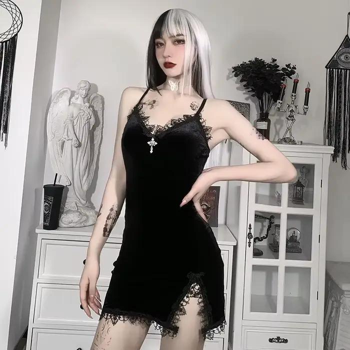 Mini čierne prekrížené šaty