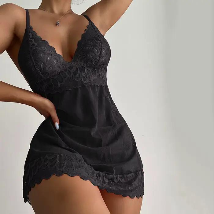 Ensemble de lingerie rouge en dentelle pour femme, nuisette transparente à col en V profond et string, lingerie intime