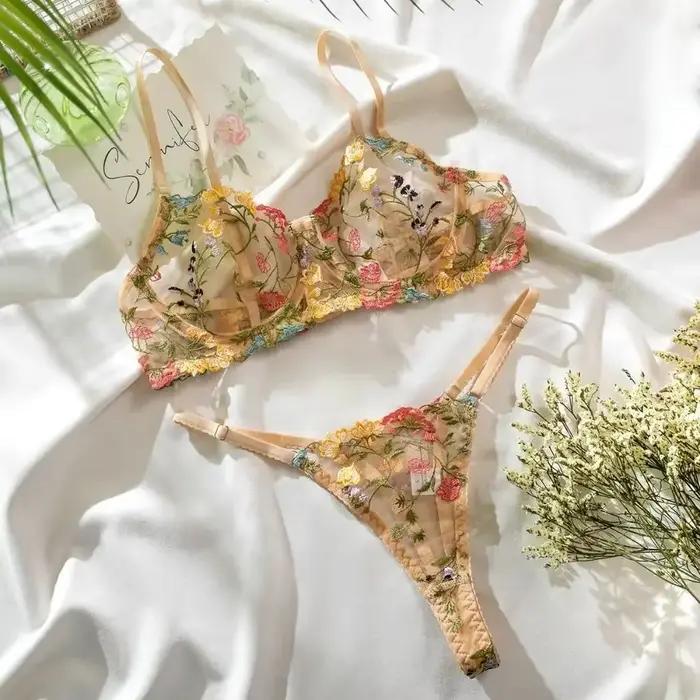 Ensemble de lingerie brodée en polyester avec soutien-gorge sans doublure pour femmes, idéal pour les occasions quotidiennes et les cadeaux romantiques