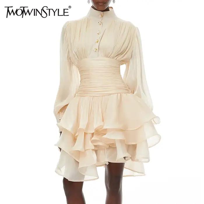 TWOTWINSTYLE elegantná štíhla strihaná volánová plisovaná minišaty pre ženy s vysokým golierom a dlhými rukávmi