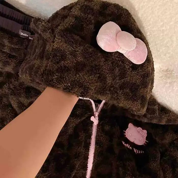 Dvojdielne pyžamo s kapucňou Hello Kitty pre ženy