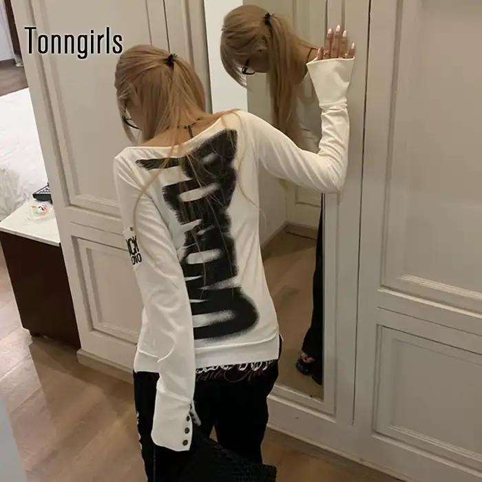 T-shirt rétro Y2K pour femmes, coupe ajustée, matériau coton-elasthanne, col asymétrique, bouton décoratif, idéal pour les festivals de musique et les soirées entre amis
