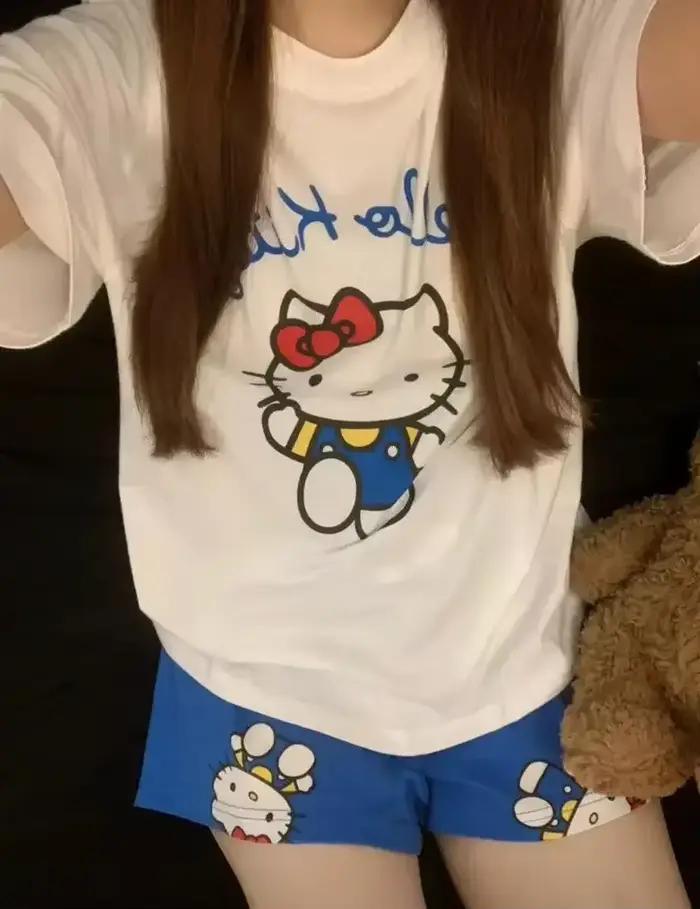 Ensemble pyjama Hello Kitty été blanc et bleu pour femme, manches courtes et shorts avec accents en dentelle, vêtements de détente doux et respirants pour la maison