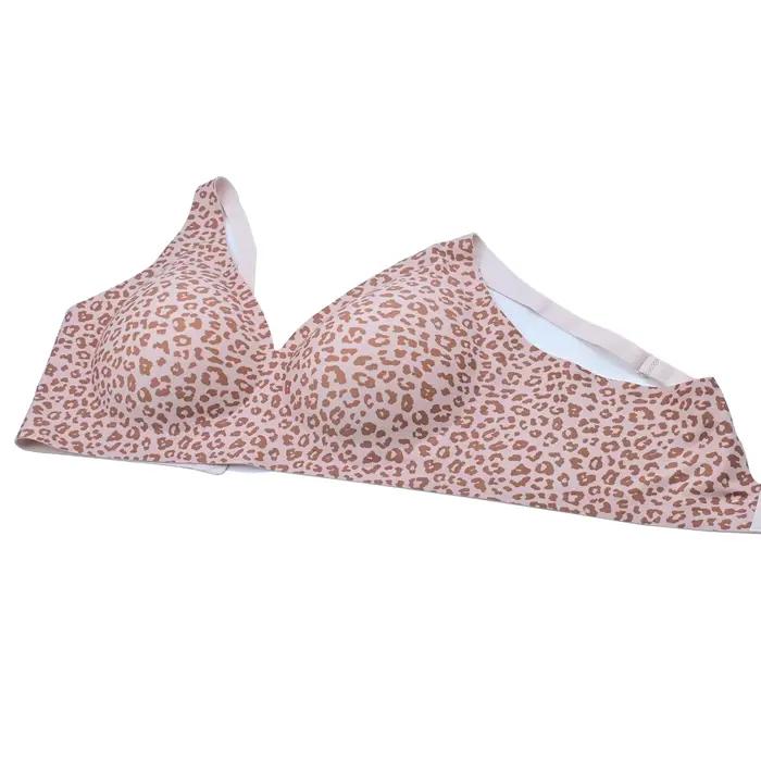 Soutien-gorge confortable pleine tasse sans fil sans couture coeur rose avec bonnets fins moulés pour la respirabilité