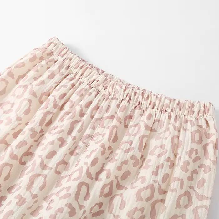 Dámske pyžamo s leopardím vzorom